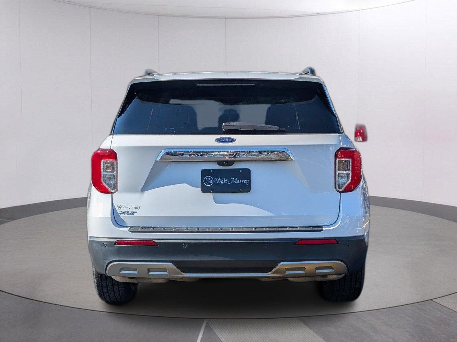 Used 2021 Oxford White Ford XLT image 4
