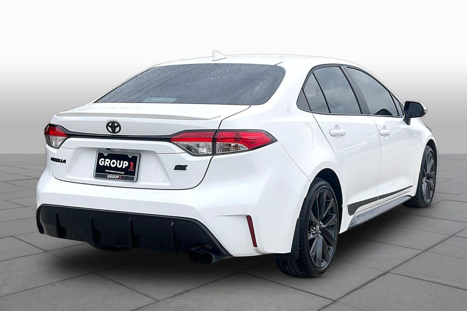 Used 2026 Ice Cap Toyota SE image 13