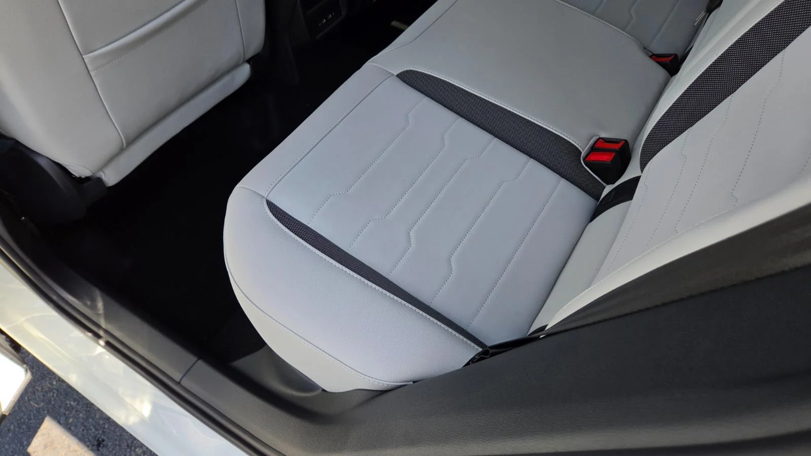 New 2026 Pure White Volkswagen SE image 43