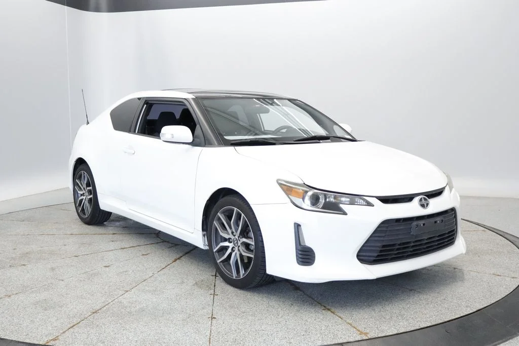 Used 2014 White Scion Base image 9