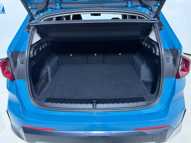 Used 2023 Blue BMW xDrive28i image 11
