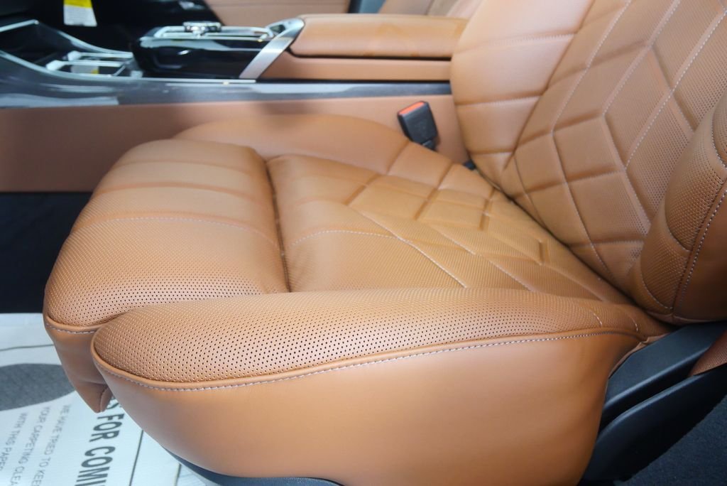 New 2026 Mineral White Metallic BMW 750e xDrive image 9
