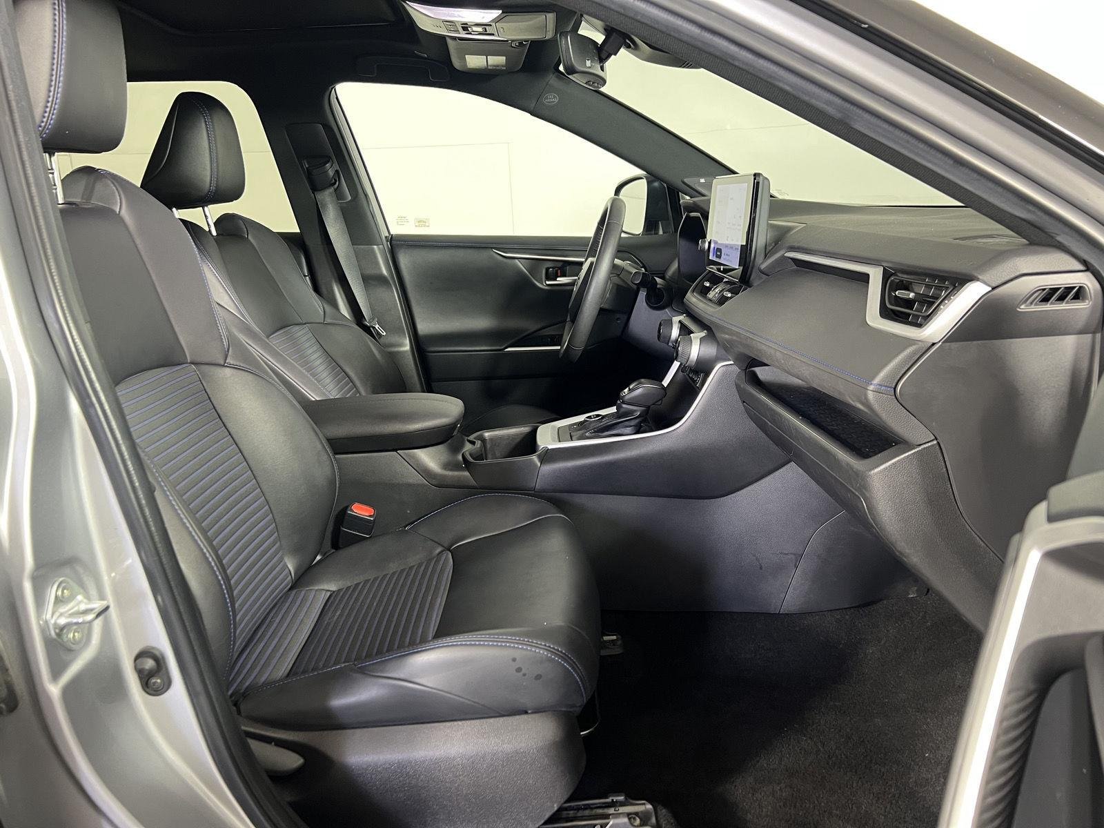 Used 2023 Silver Sky Metallic w/Midnight Black Metallic Roof Toyota XSE image 26