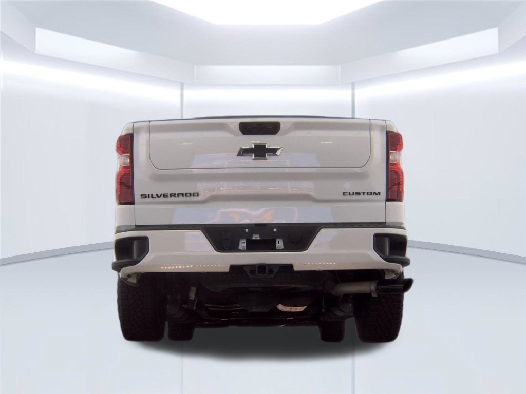 Used 2024 White Chevrolet Custom image 8