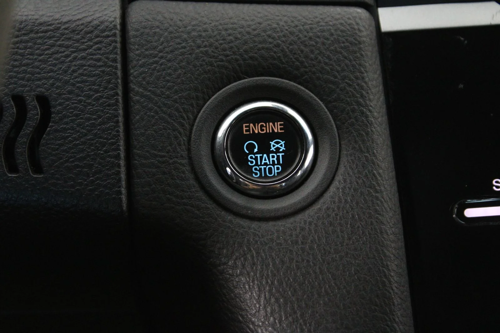 Used 2016 White Ford SHO image 25