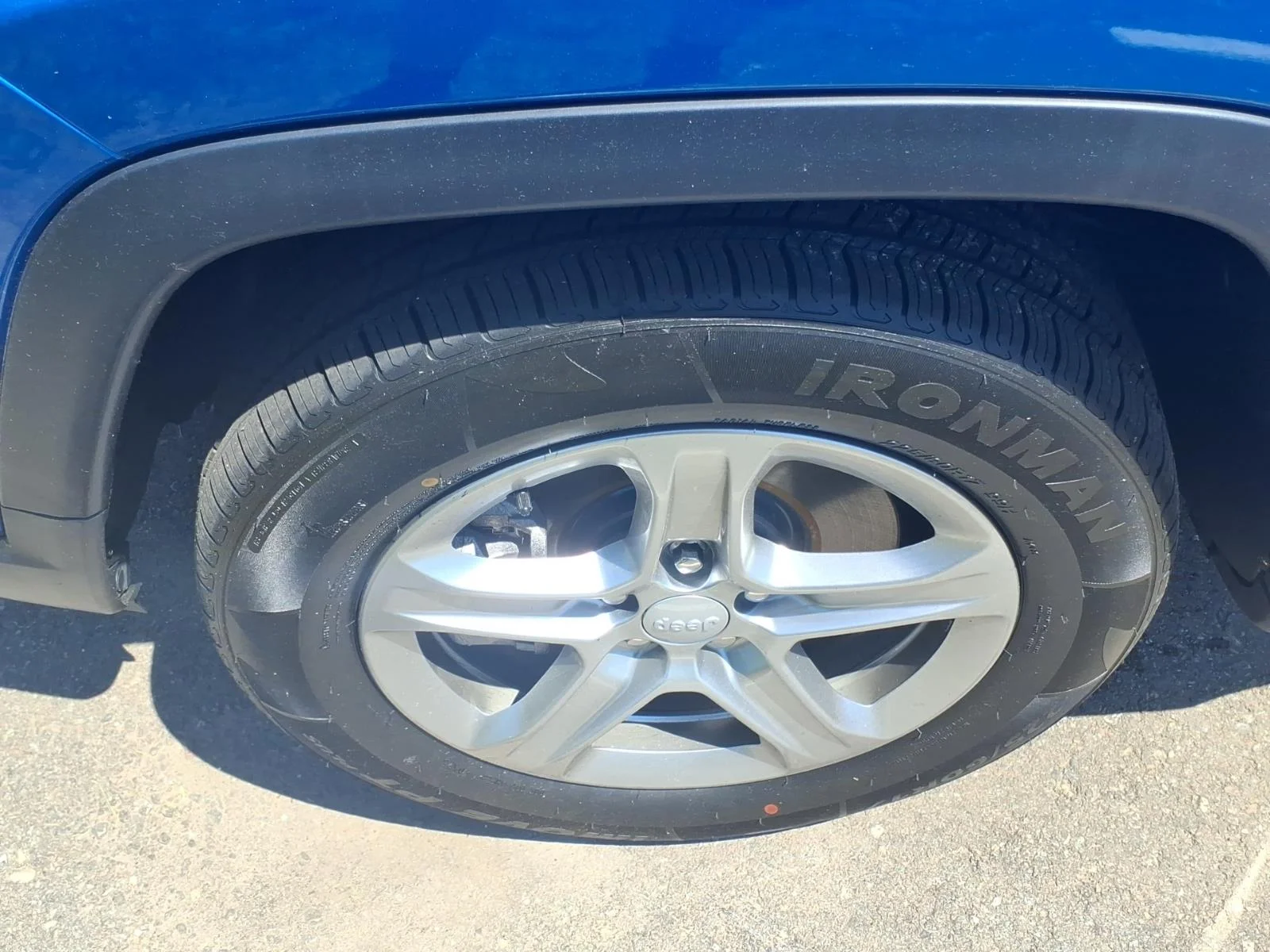 Used 2024 Blue Pearl Jeep Latitude image 10