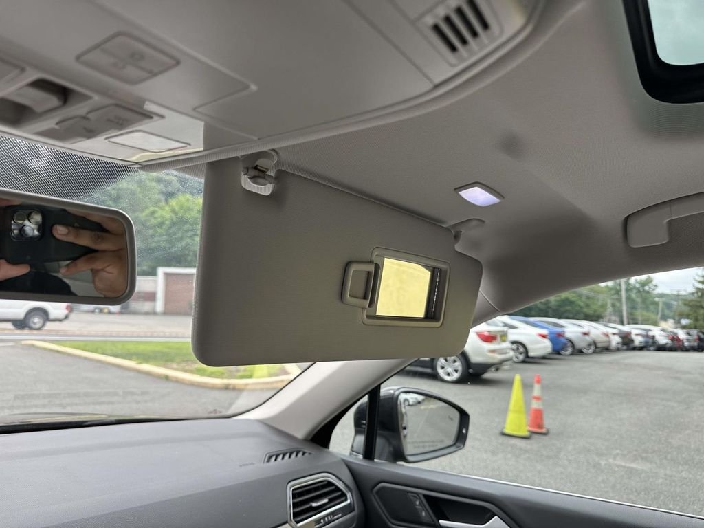 Used 2019 Black Volkswagen 2.0T SE image 18