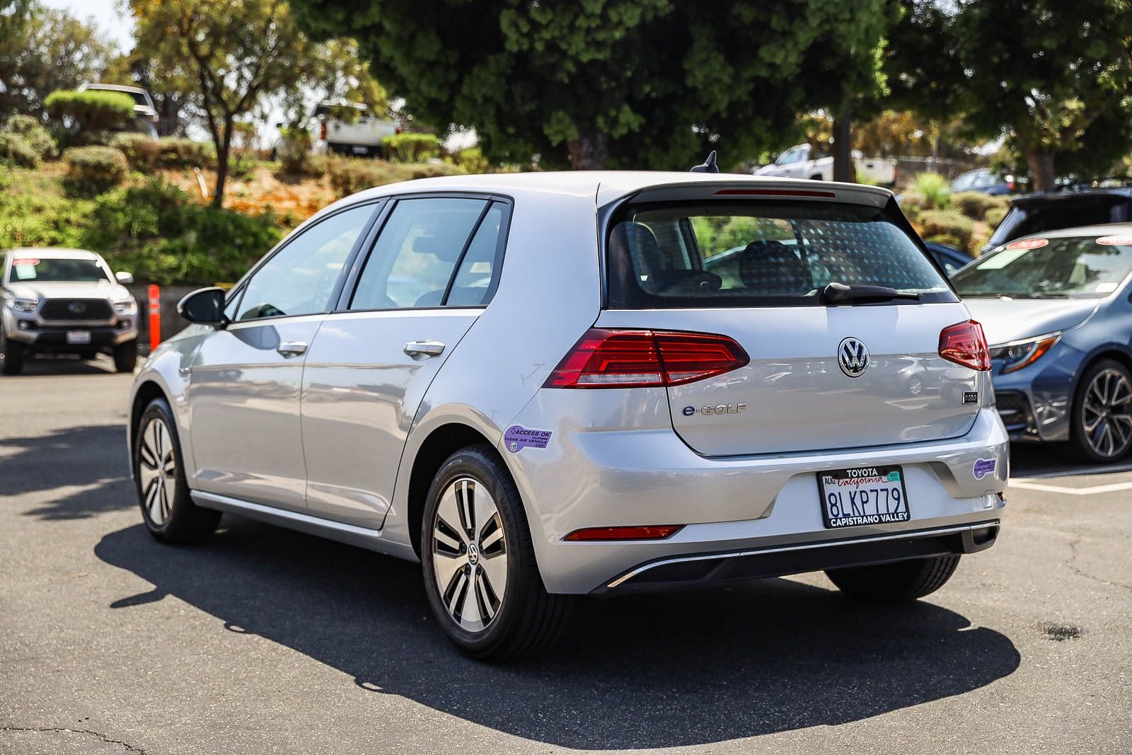 Used 2019 Reflex Silver Metallic Volkswagen SE image 7