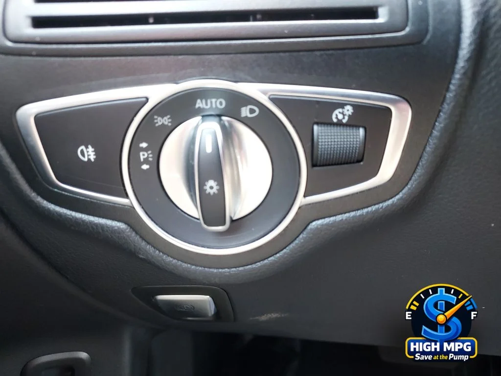 Used 2020 Silver Mercedes-Benz GLC 300 image 18