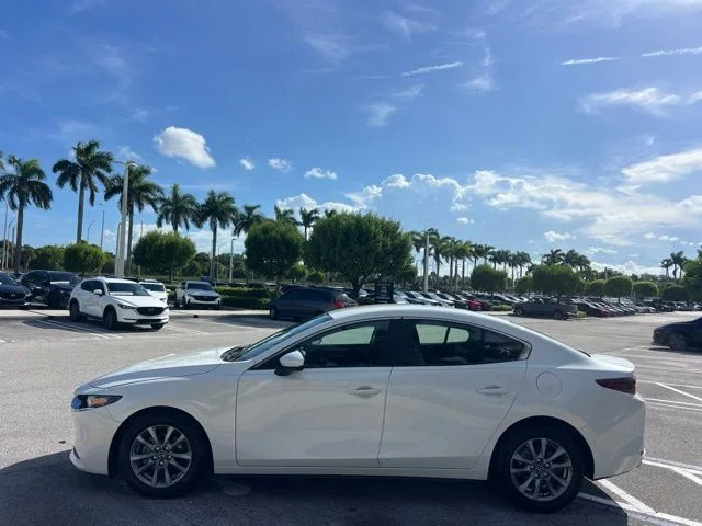 Used 2020 White Mazda  image 8