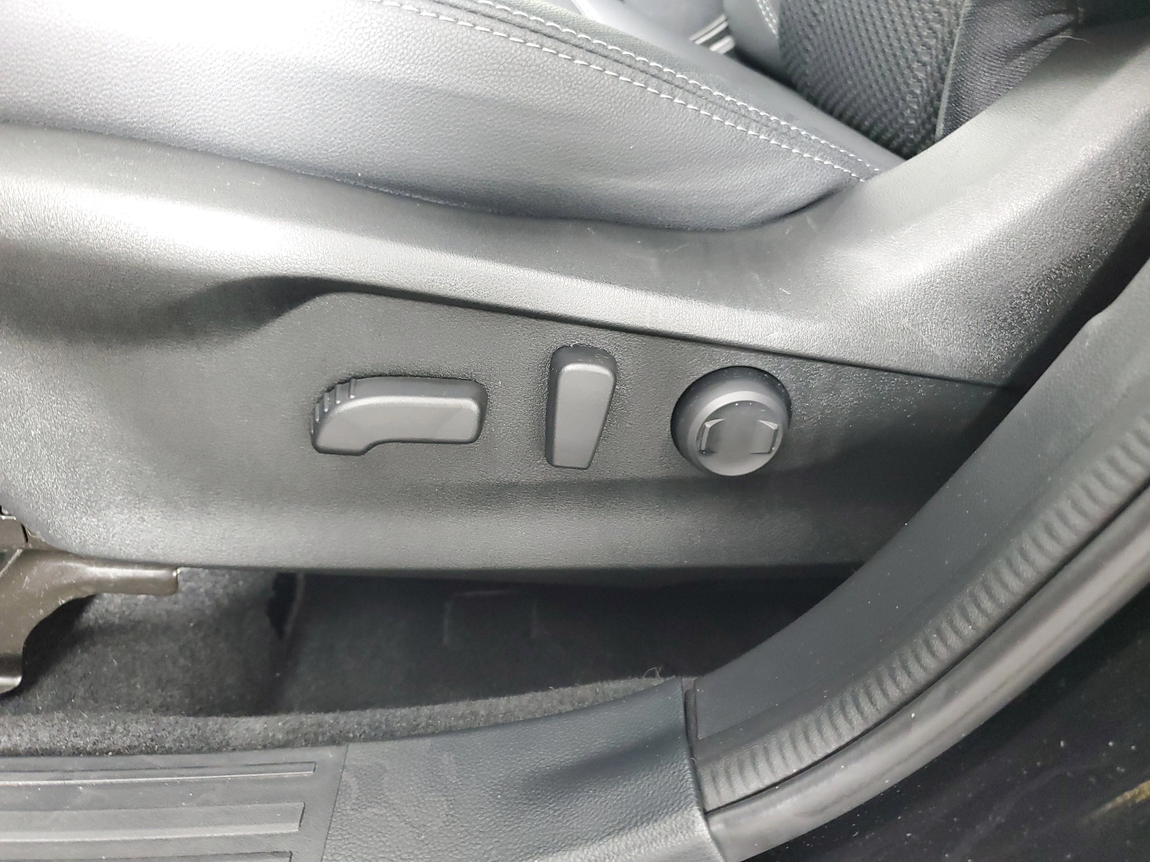 Used 2022 Crystal Black Silica Subaru Premium image 29