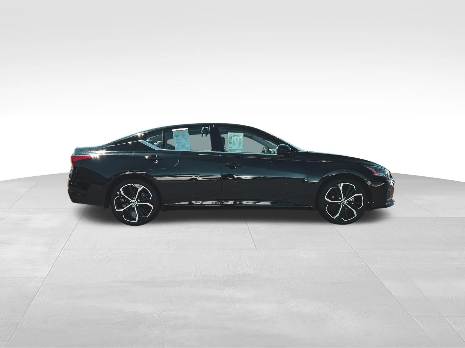 2025 Nissan Altima SR - Photo 8