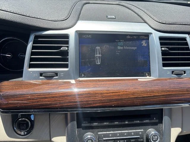 Used 2011 Red Lincoln Base image 29