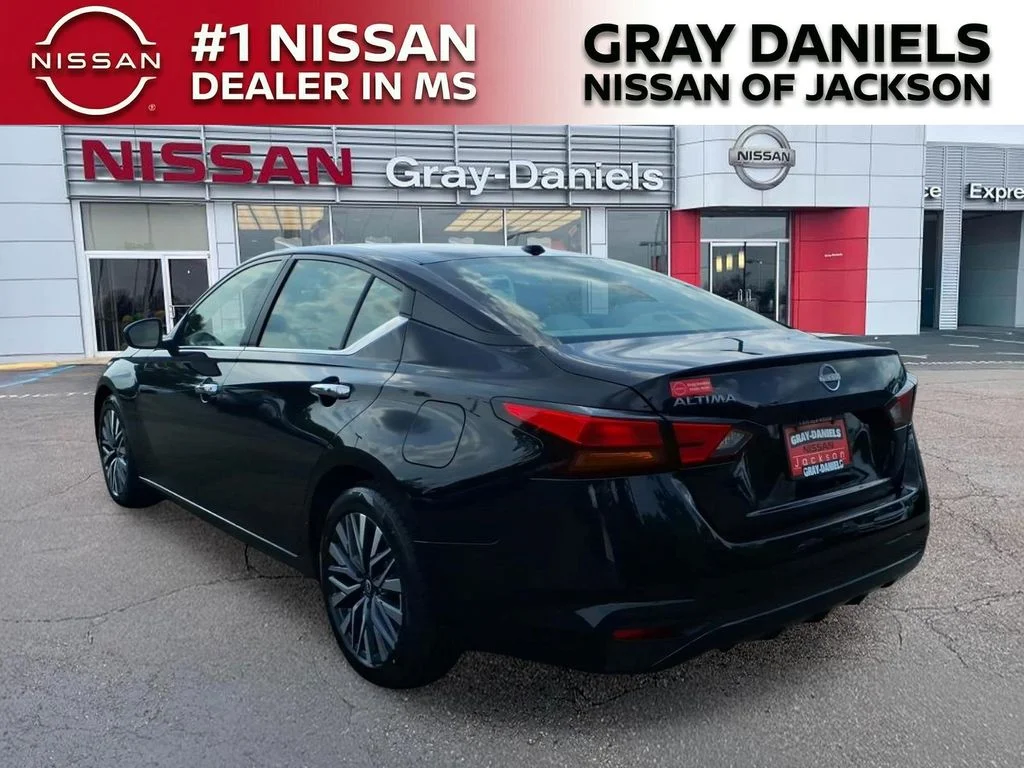 Used 2025 Black Nissan 2.5 SV image 5