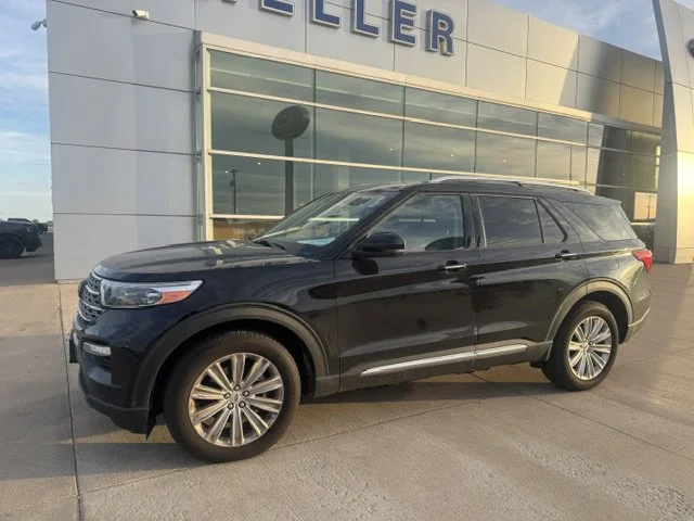 Used 2021 Black Metallic Ford Limited image 3
