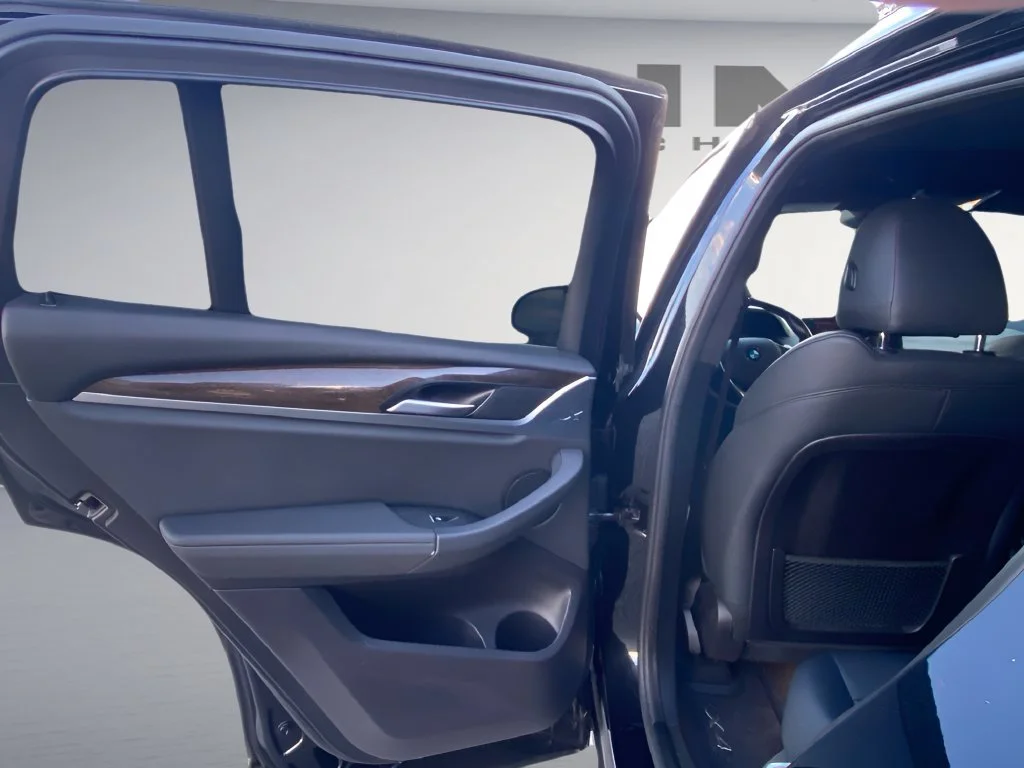 Used 2019 Black BMW xDrive30i image 17