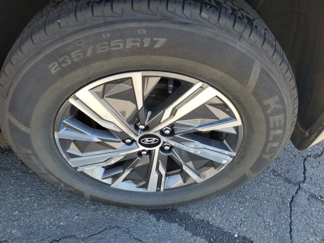 Used 2024 Silver Hyundai Blue image 22
