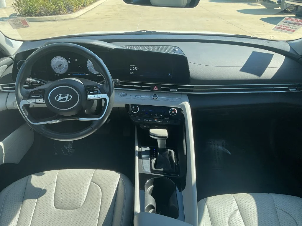 Used 2025 White Hyundai Limited image 19