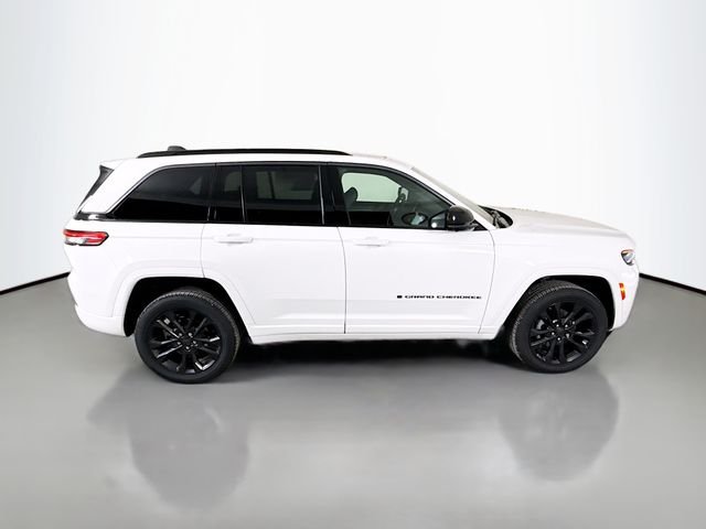 New 2026 Bright White Clear-Coat Exterior Paint Jeep Limited Reserve image 8