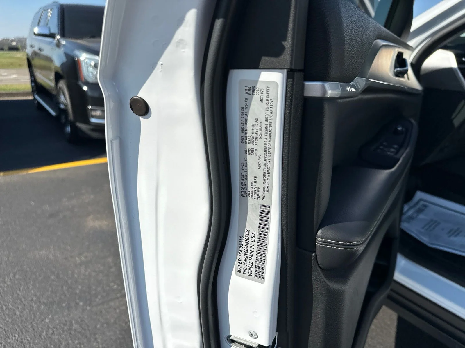 Used 2022 White Jeep 4xe image 17