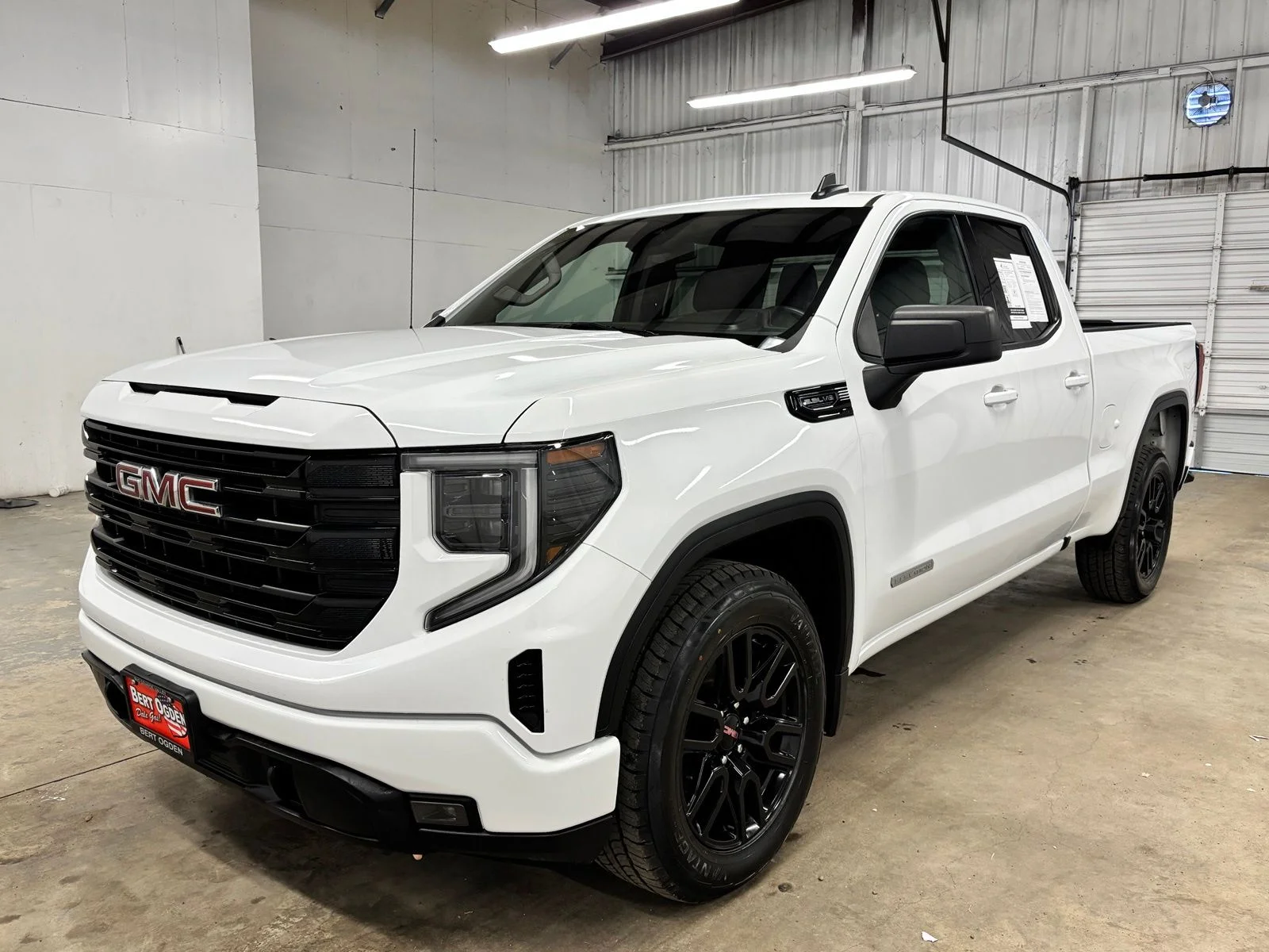 Used 2023 White GMC Elevation image 3