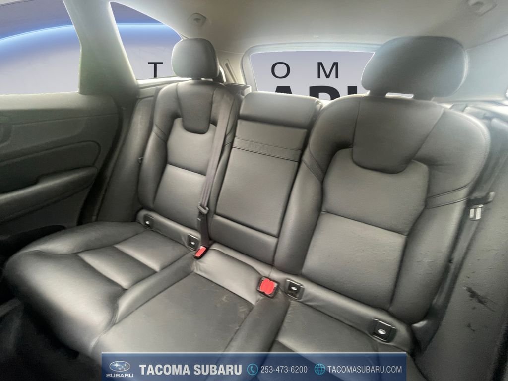 Used 2019 Black Volvo T5 Momentum image 16