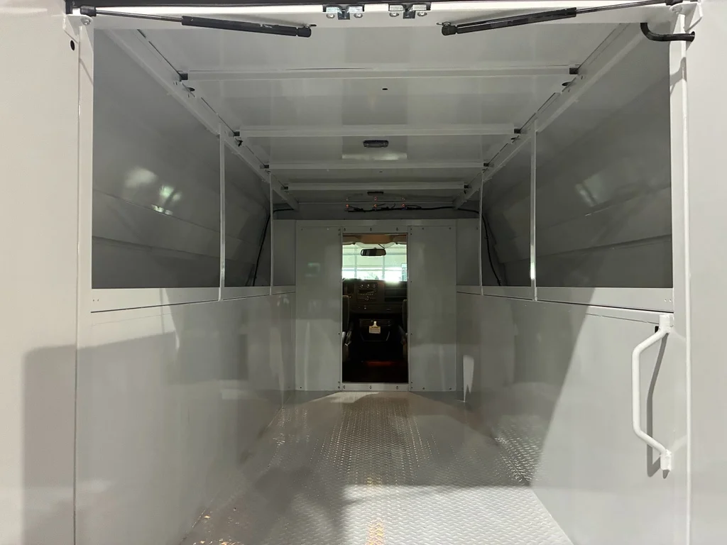 New 2026 Summit White Chevrolet 1WT image 6