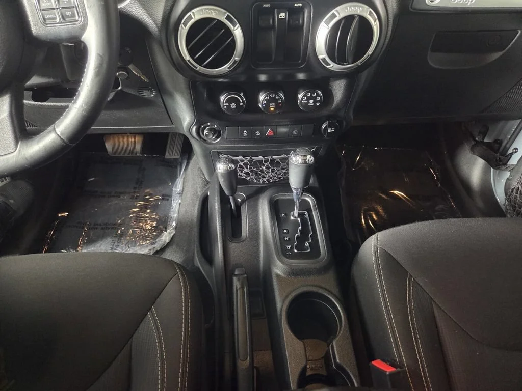 Used 2015 Anvil Clearcoat Jeep Sahara image 14