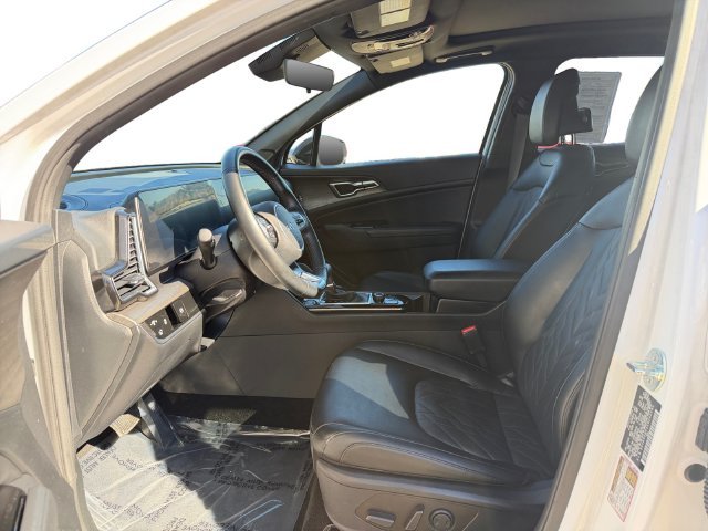 Used 2025 White Kia X-Line image 8
