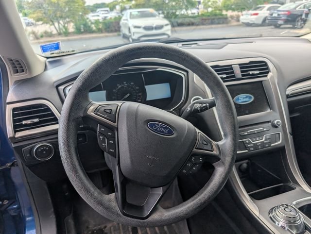 Used 2017 Lightning Blue Ford SE image 16