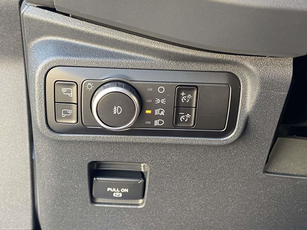Used 2025 Gray Ford Outer Banks image 34