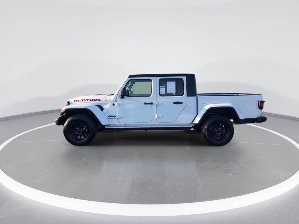 Used 2022 White Jeep Sport image 5