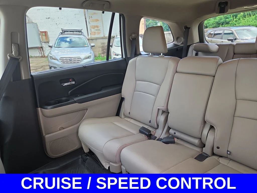 Used 2016 White Honda Touring image 17