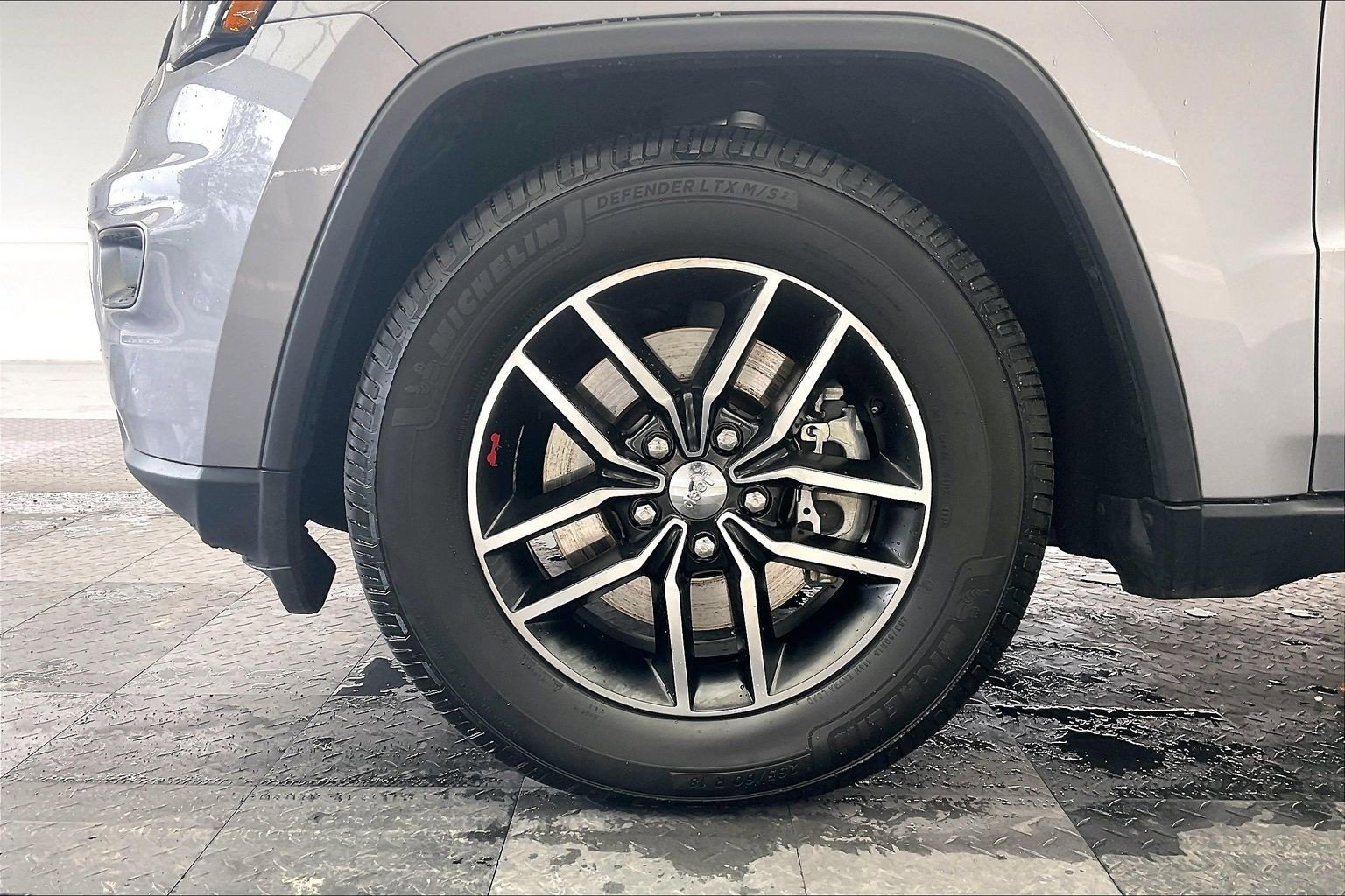 Used 2018 Silver Jeep Trailhawk 4x4 image 8