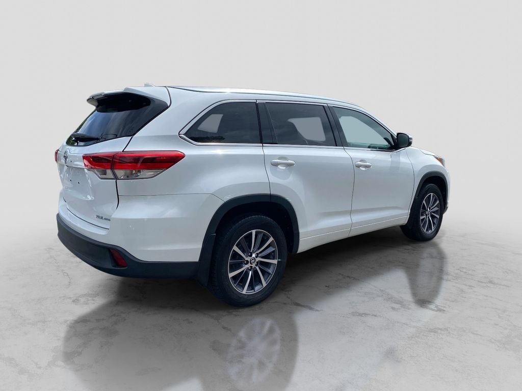 Used 2017 White Toyota XLE image 8