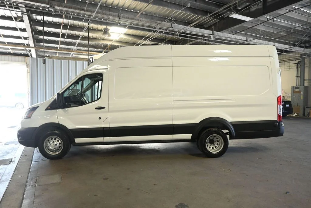 New 2026 Oxford White Ford Base image 5
