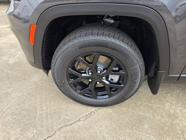 New 2025 Baltic Gray Metallic Clear-Coat Exterior Paint Jeep Altitude X image 10