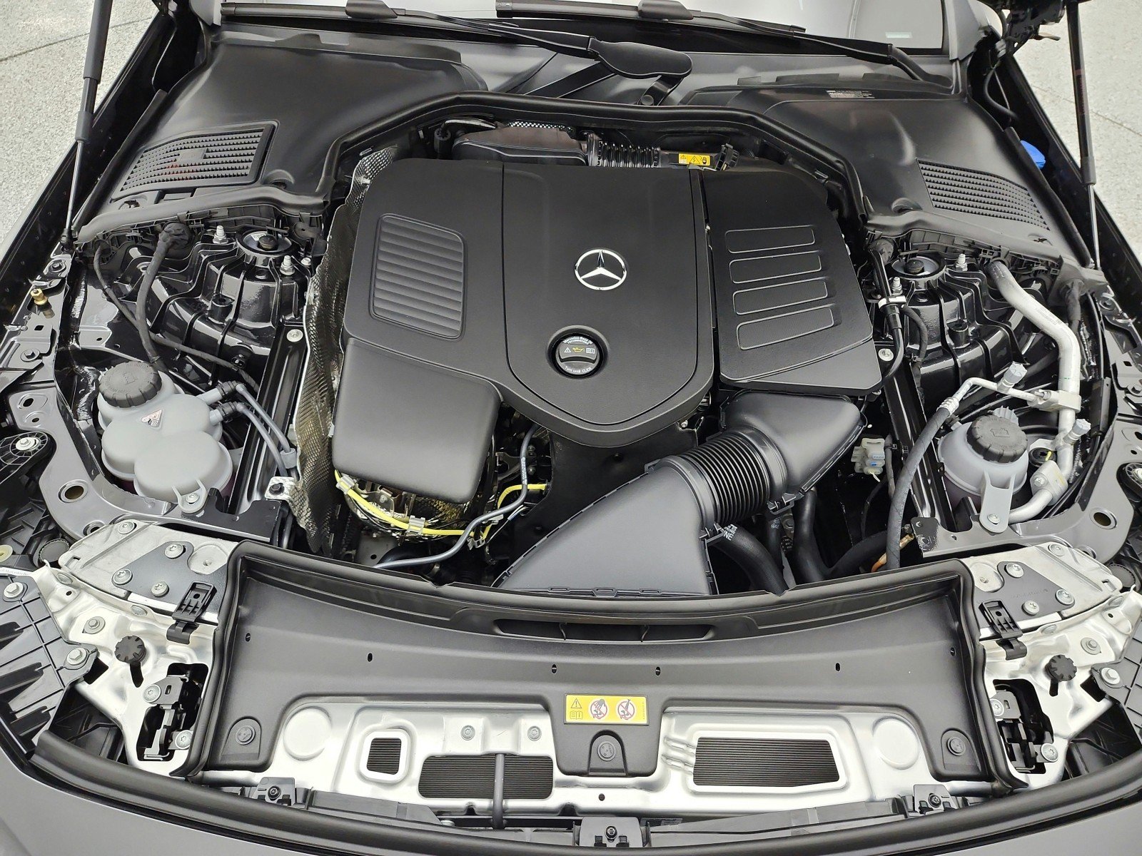 New 2027 Graphite Grey Metallic Mercedes-Benz CLE 300 4MATIC® Coupe image 11