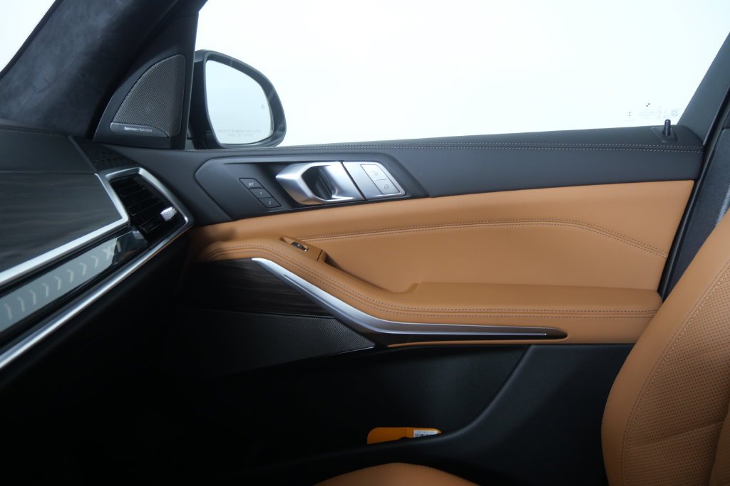 New 2027 Black Sapphire Metallic BMW xDrive40i image 26