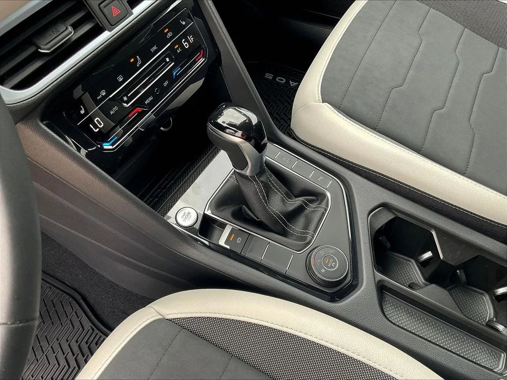 New 2026 Black Volkswagen 1.5T SE image 19