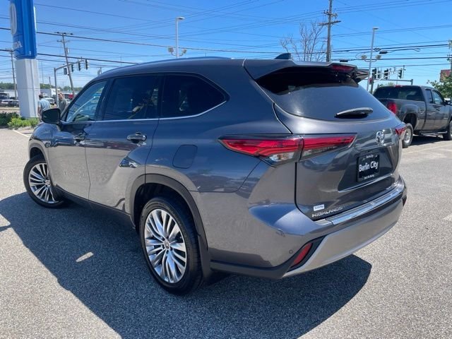 Used 2022 Gray Toyota Platinum image 5
