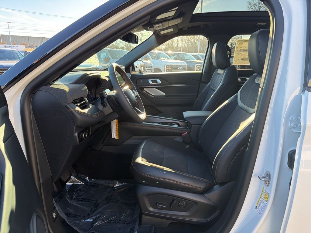 New 2026 Star White Metallic Tri-Coat Ford Tremor® image 10