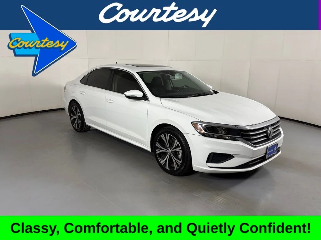 Used 2022  Volkswagen 2.0T SE image 1