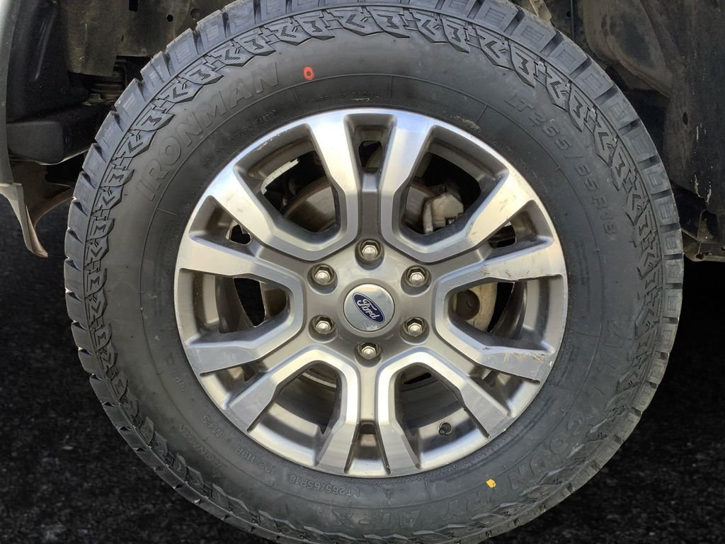 Used 2020 Silver Ford Lariat image 27