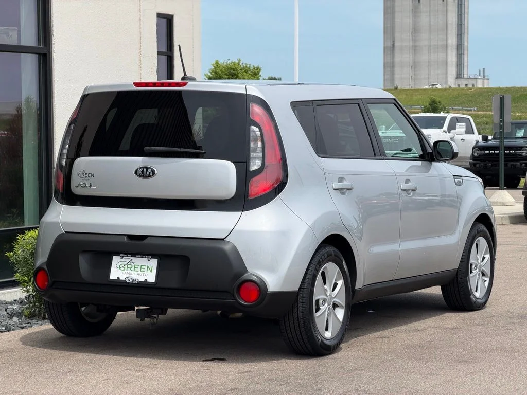 Used 2016 Silver Kia Base image 5