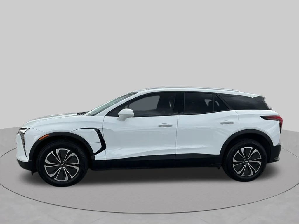 Used 2024 White Chevrolet LT image 3
