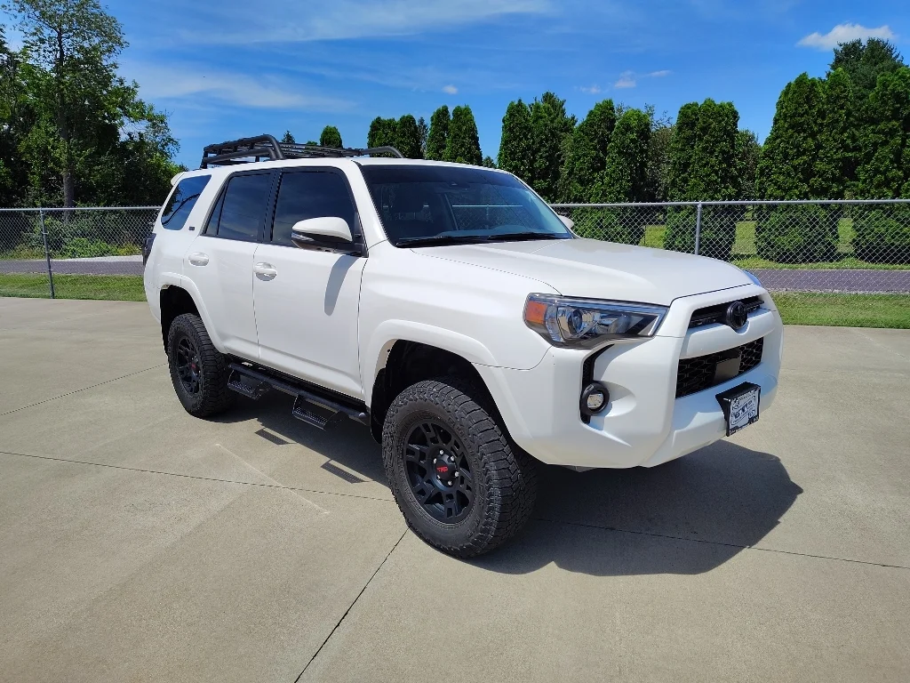 Used 2022 White Toyota SR5 Premium image 26