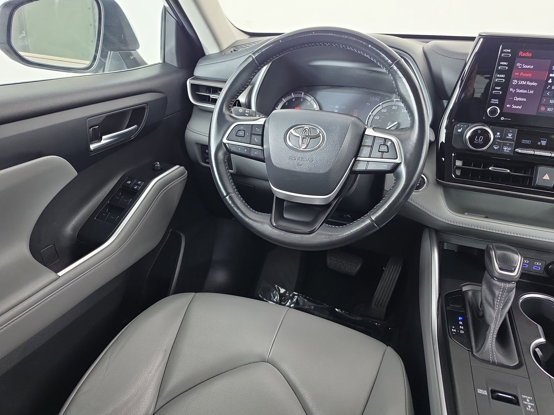 Used 2022 Silver Toyota XLE image 35