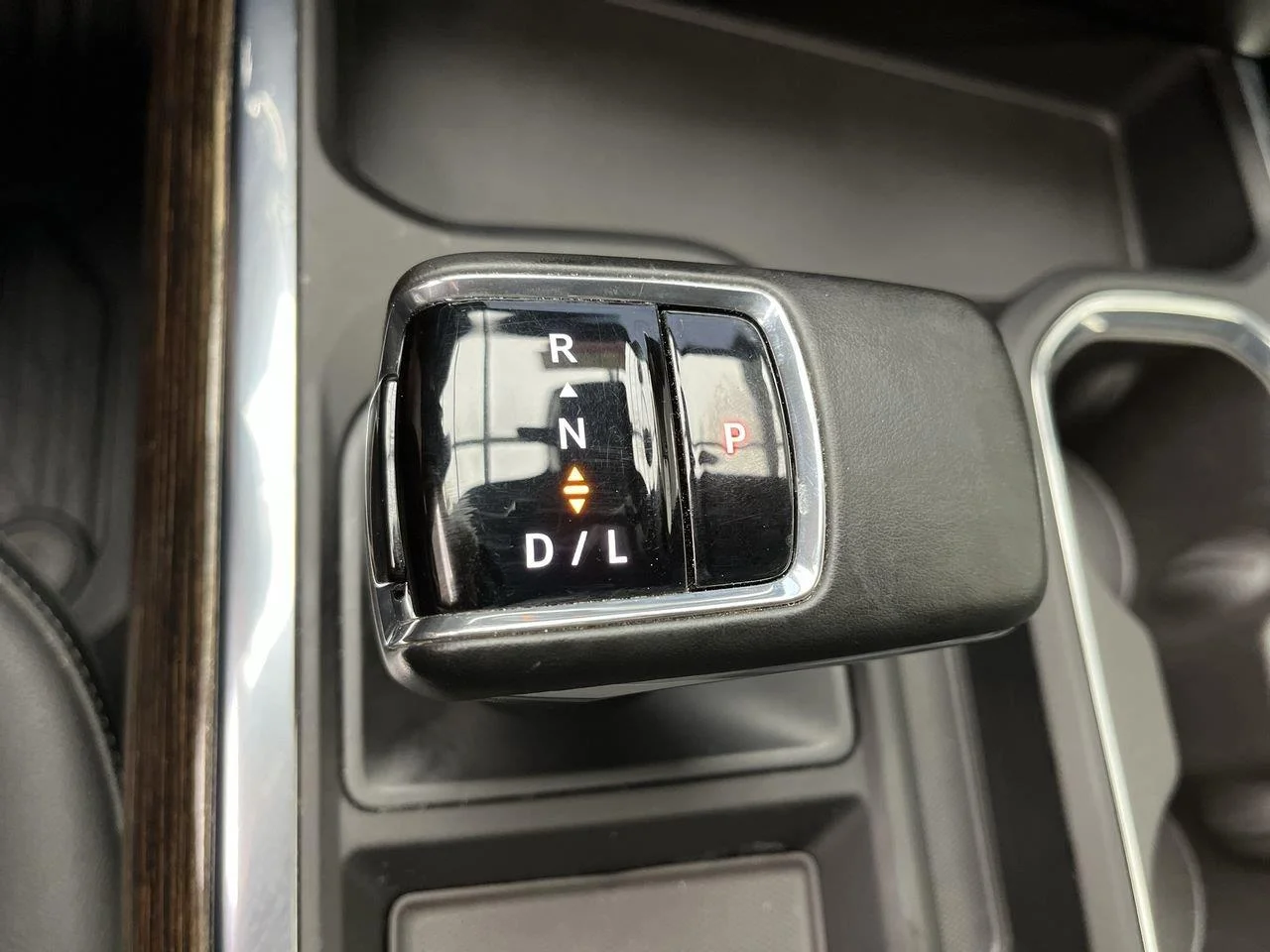 Used 2025 Sterling Metallic GMC Elevation image 27