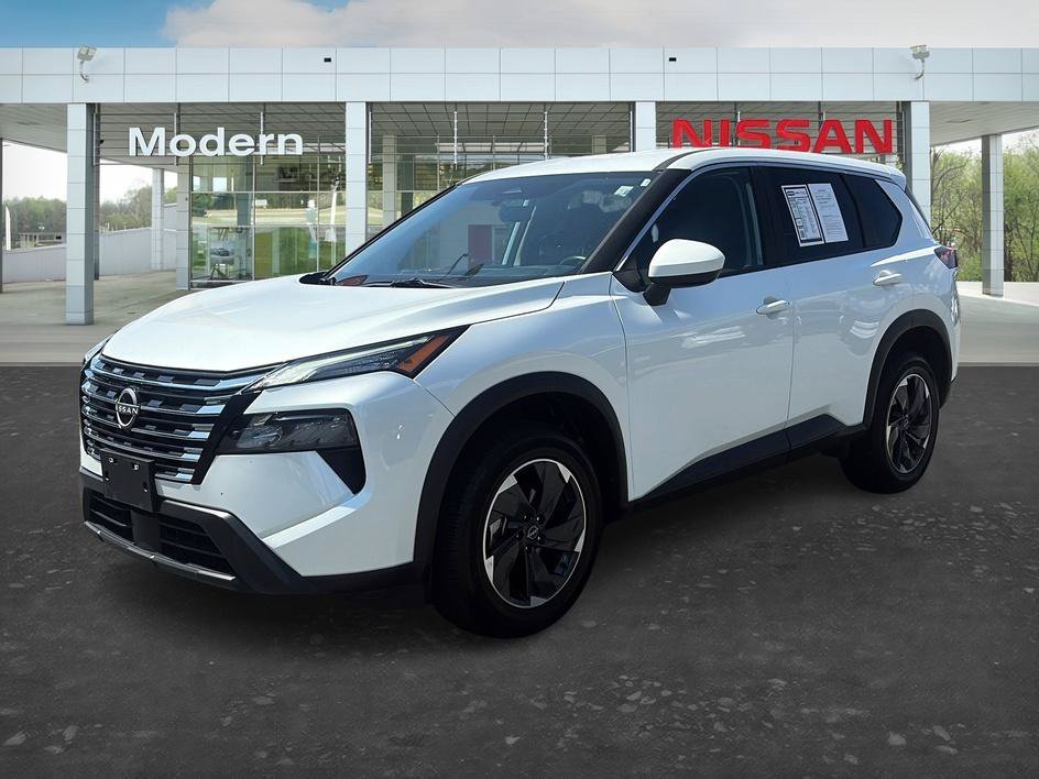 Used 2025 Everest White Pearl Nissan SV image 1